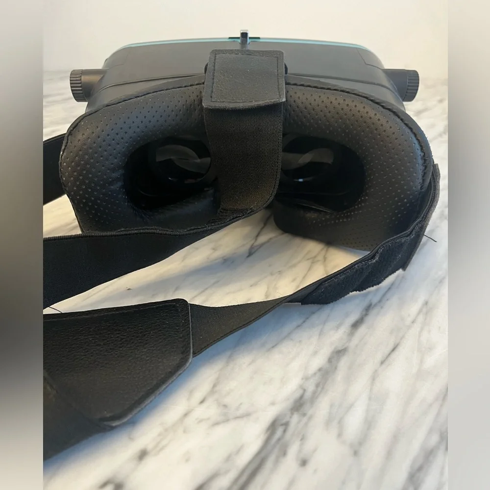 VR headset - Picture 4 of 5